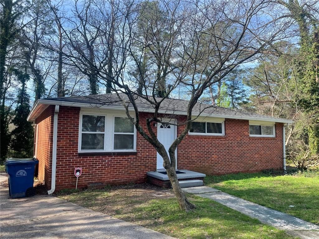 3 bedroom, 1 bathroom, 1,000 sq ft single family residence sold at 385 Macedonia Road, Atlanta, GA 30354
