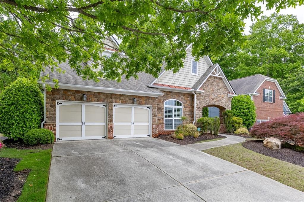 3 bedroom, 3 bathroom, 3,278 sq ft single family residence for sale at 7042 Tree House Way, Flowery Branch, GA 30542 — photo 2