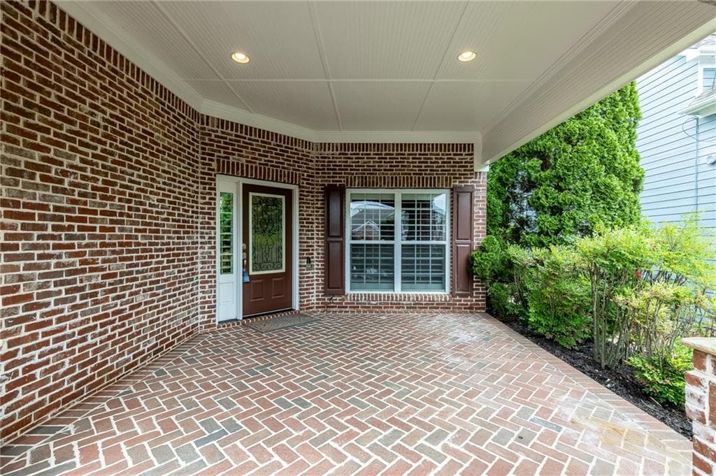 3 bedroom, 3 bathroom, 3,278 sq ft single family residence for sale at 7042 Tree House Way, Flowery Branch, GA 30542 — photo 4