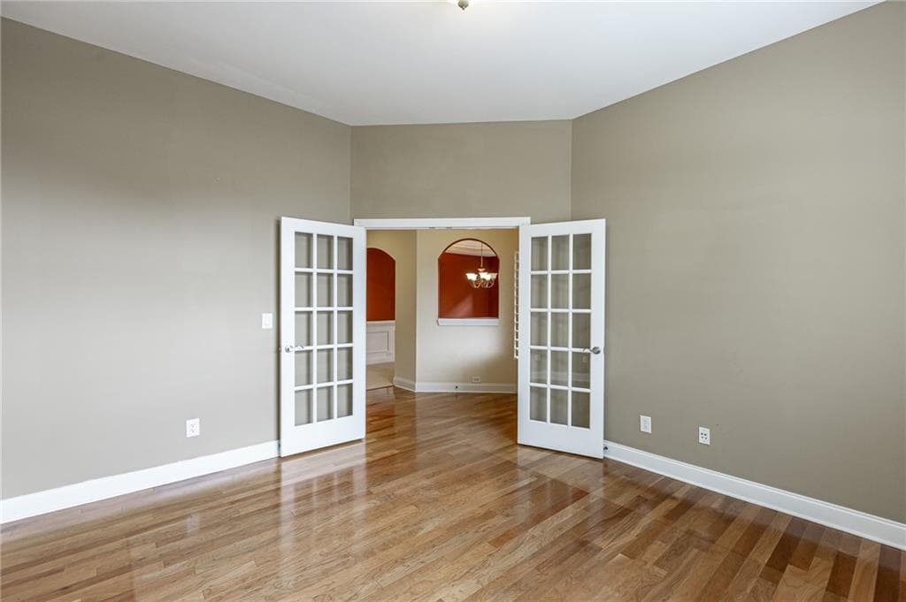 3 bedroom, 3 bathroom, 3,278 sq ft single family residence for sale at 7042 Tree House Way, Flowery Branch, GA 30542 — photo 9