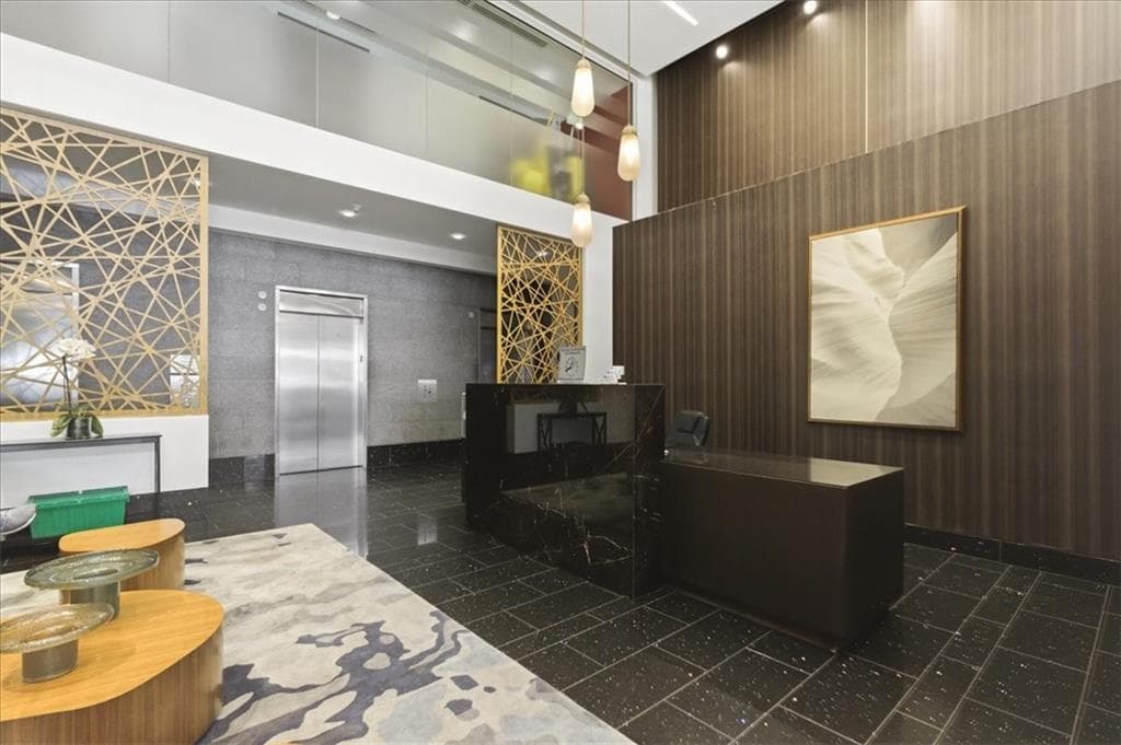 1 bedroom, 1 bathroom, 768 sq ft condominium for sale at 44 Peachtree Place 1527, Atlanta, GA 30309 — photo 2