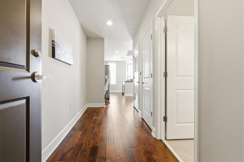 1 bedroom, 1 bathroom, 768 sq ft condominium for sale at 44 Peachtree Place 1527, Atlanta, GA 30309 — photo 3