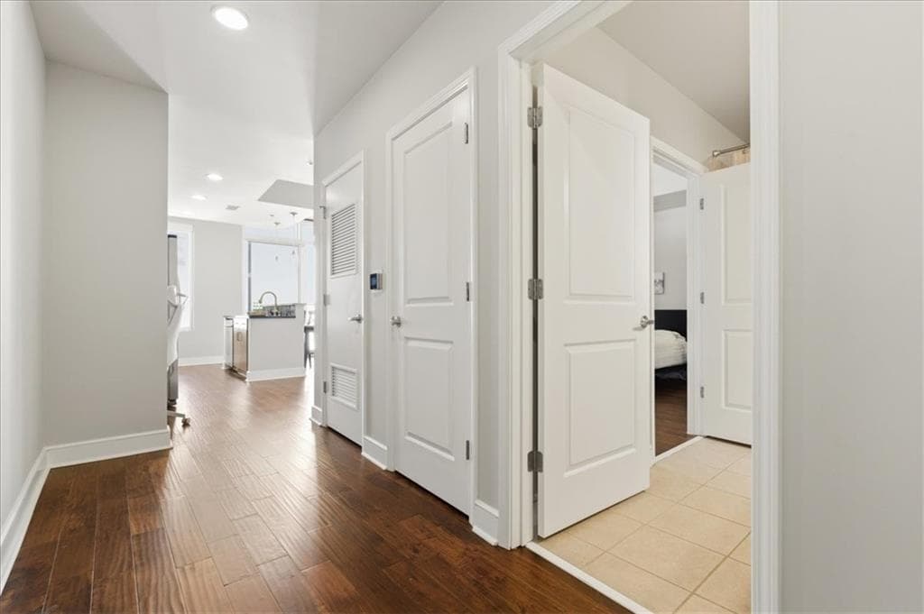 1 bedroom, 1 bathroom, 768 sq ft condominium for sale at 44 Peachtree Place 1527, Atlanta, GA 30309 — photo 4