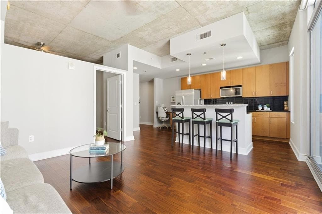 1 bedroom, 1 bathroom, 768 sq ft condominium for sale at 44 Peachtree Place 1527, Atlanta, GA 30309 — photo 7