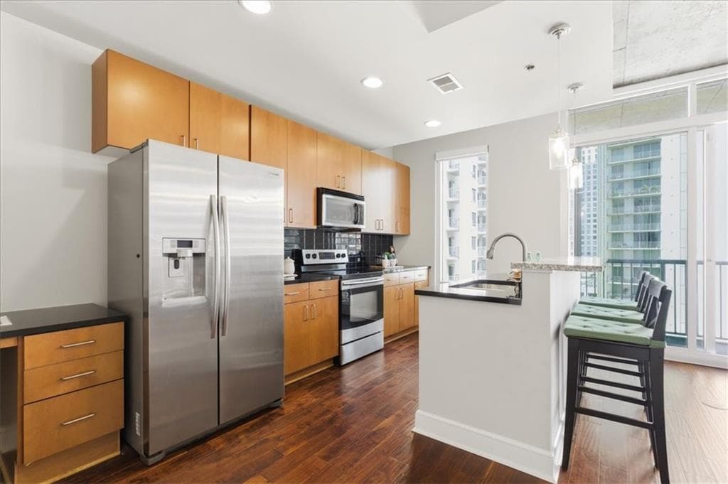 1 bedroom, 1 bathroom, 768 sq ft condominium for sale at 44 Peachtree Place 1527, Atlanta, GA 30309 — photo 8