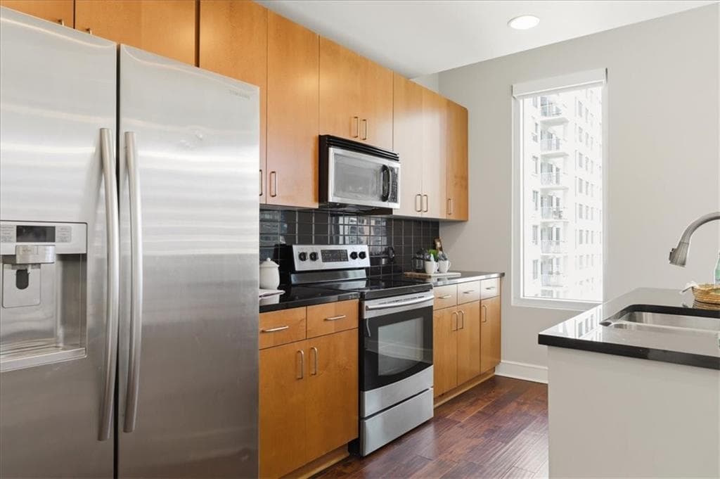 1 bedroom, 1 bathroom, 768 sq ft condominium for sale at 44 Peachtree Place 1527, Atlanta, GA 30309 — photo 9