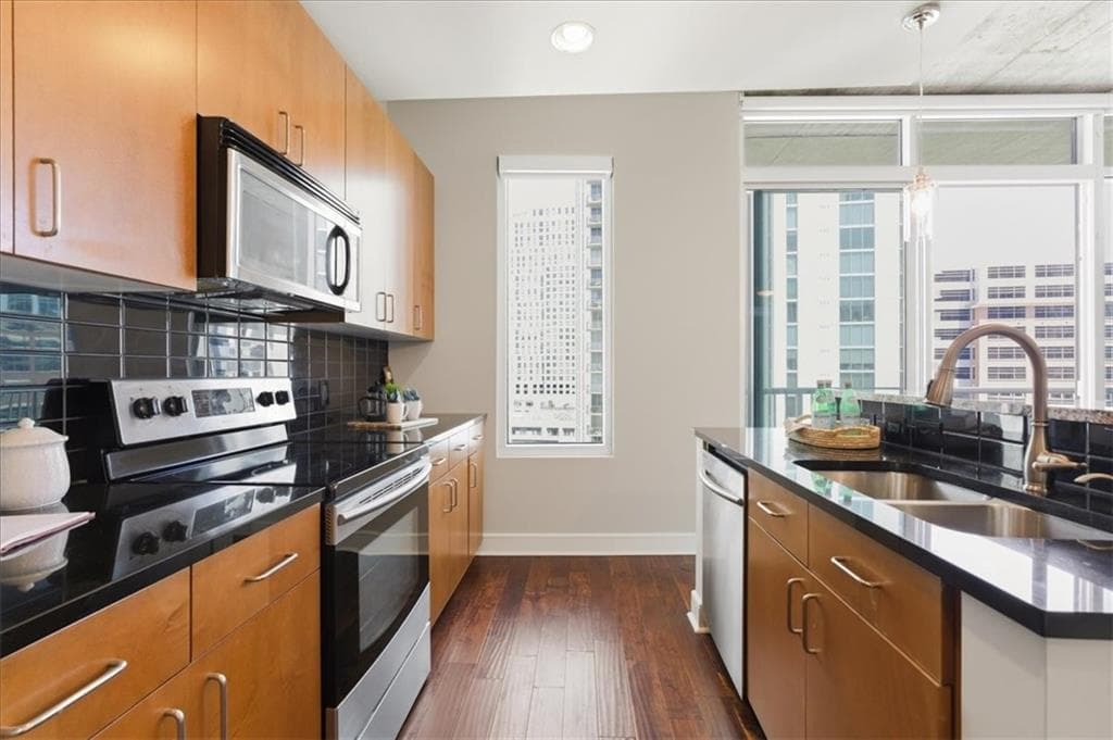 1 bedroom, 1 bathroom, 768 sq ft condominium for sale at 44 Peachtree Place 1527, Atlanta, GA 30309 — photo 10