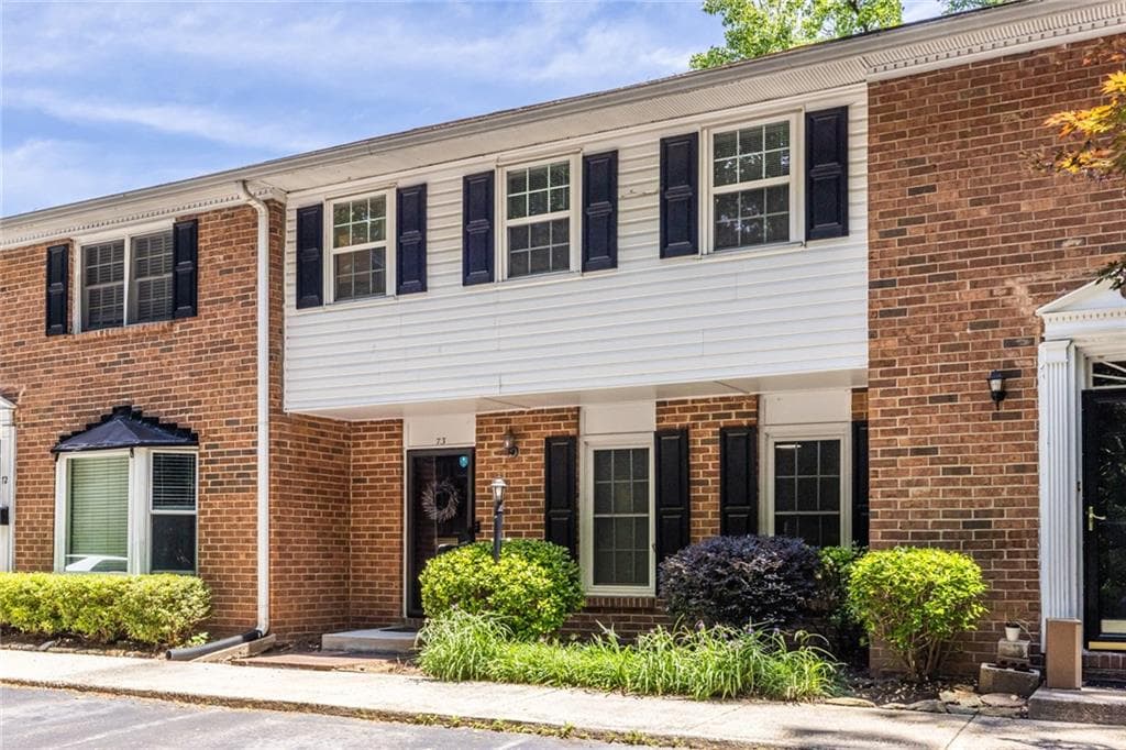3 bedroom, 3 bathroom, 1,534 sq ft townhouse sold at 6520 Roswell Road 73, Atlanta, GA 30328