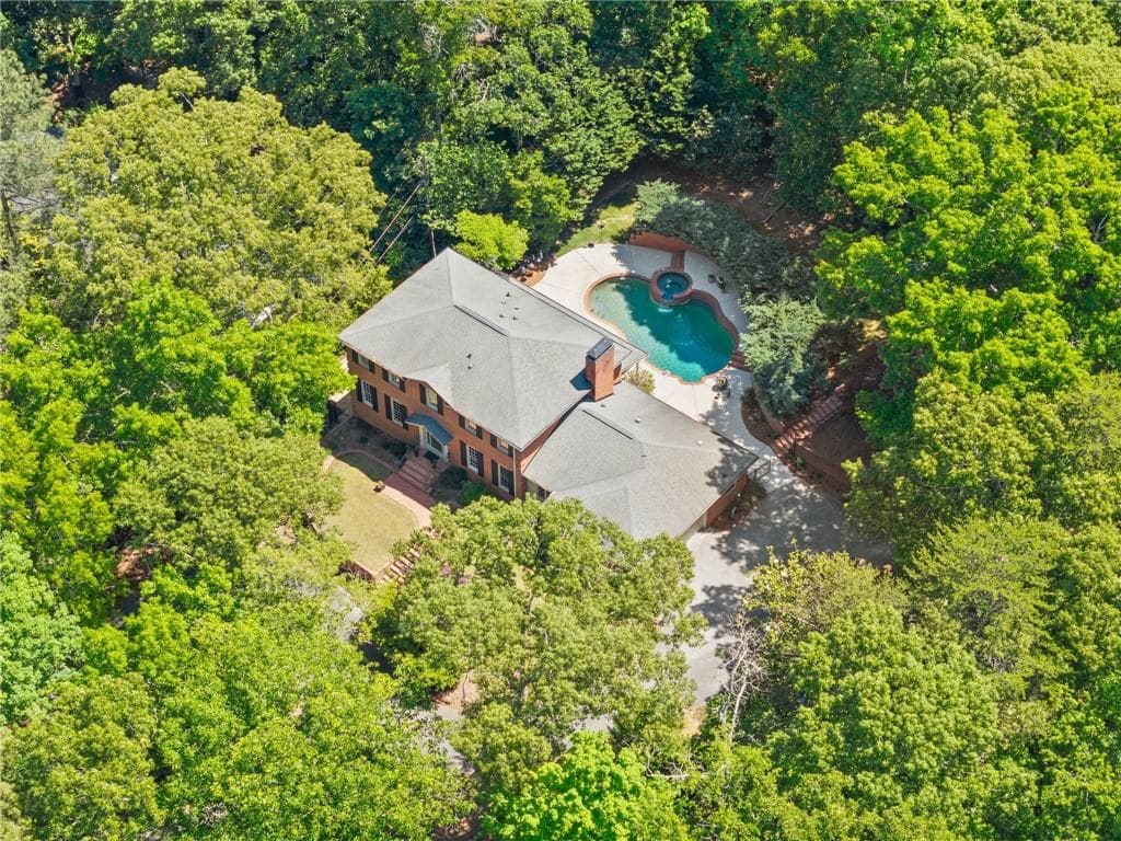 5 bedroom, 5 bathroom, 3,819 sq ft single family residence for sale at 1812 Valley Road, Gainesville, GA 30501 — photo 2