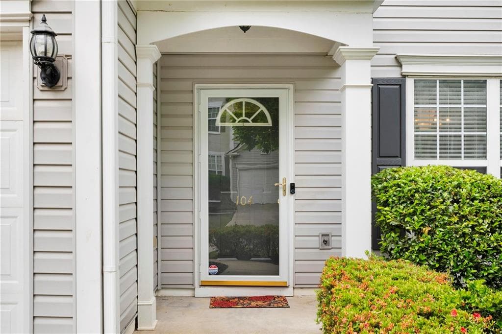 3 bedroom, 3 bathroom, 1,660 sq ft townhouse under contract at 104 Kenninghall Drive, Smyrna, GA 30082 — photo 4