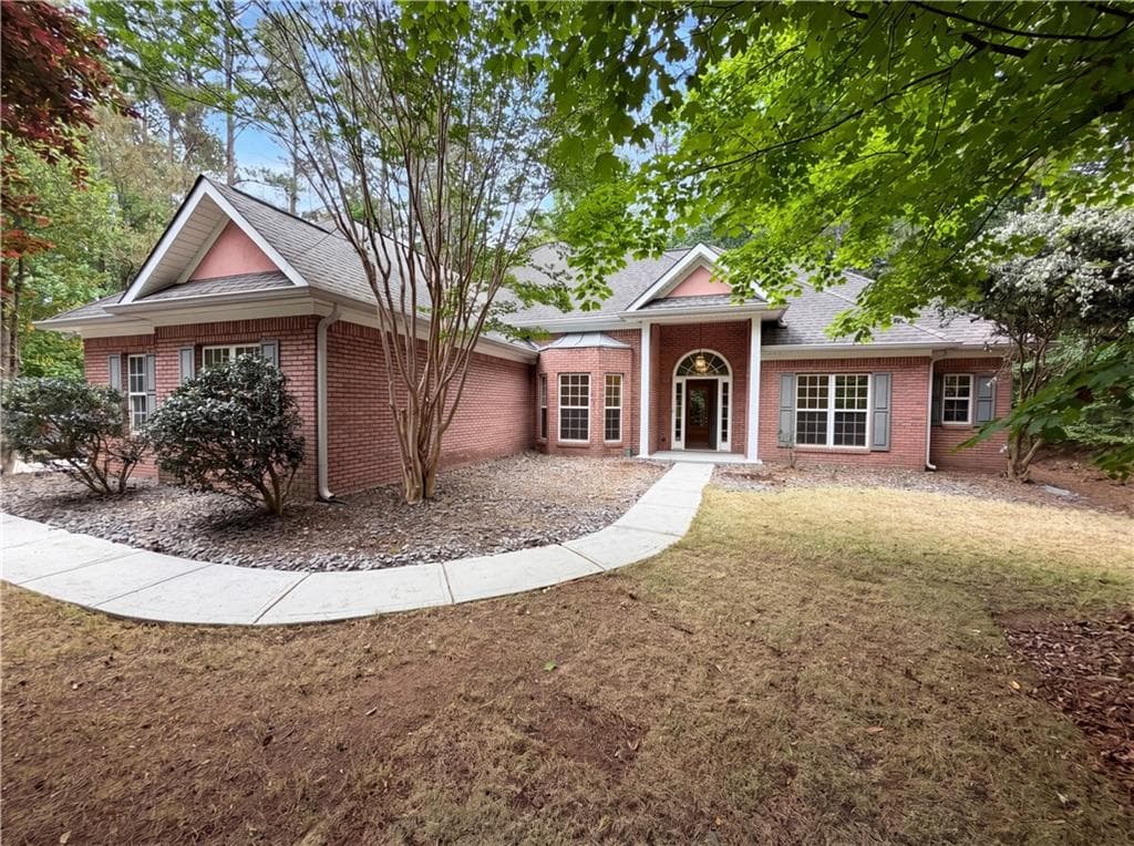 3 bedroom, 2 bathroom, 1,813 sq ft single family residence under contract at 125 Farr Lake Drive, Tyrone, GA 30290