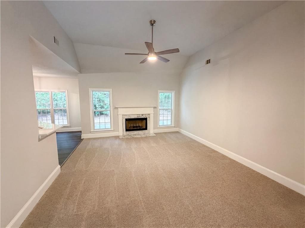 3 bedroom, 2 bathroom, 1,813 sq ft single family residence under contract at 125 Farr Lake Drive, Tyrone, GA 30290 — photo 3