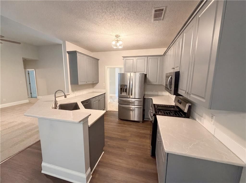 3 bedroom, 2 bathroom, 1,813 sq ft single family residence under contract at 125 Farr Lake Drive, Tyrone, GA 30290 — photo 5