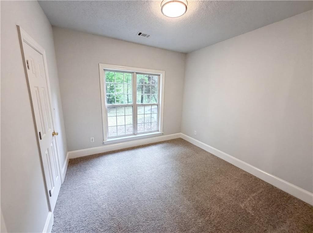 3 bedroom, 2 bathroom, 1,813 sq ft single family residence under contract at 125 Farr Lake Drive, Tyrone, GA 30290 — photo 10