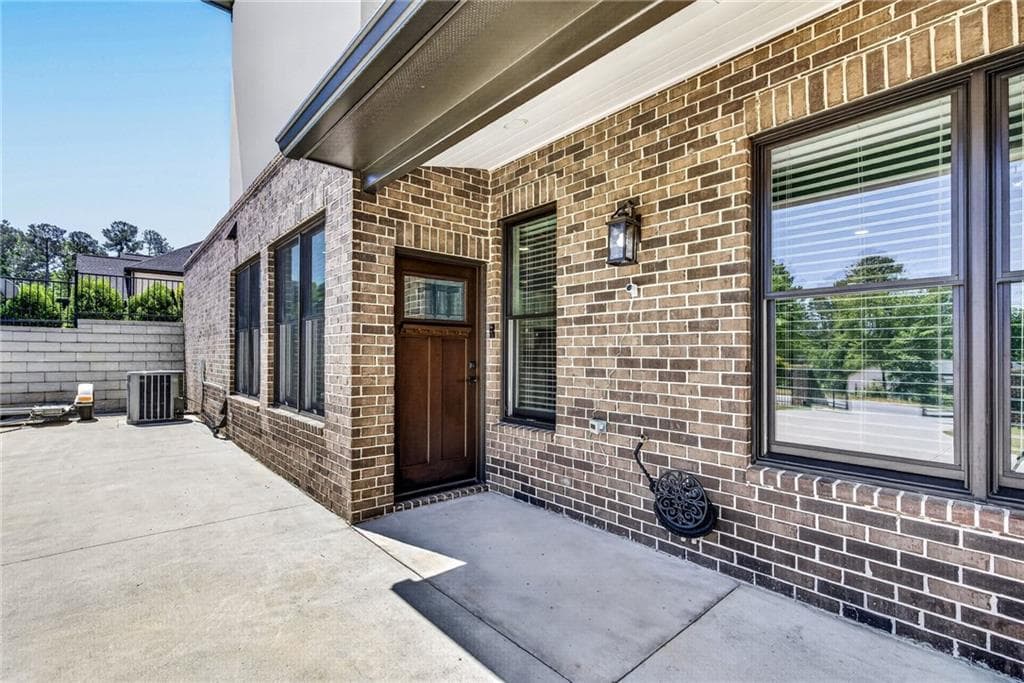 5 bedroom, 6 bathroom, 6,400 sq ft single family residence for sale at 783 Blackberry Trail, Lawrenceville, GA 30043 — photo 5