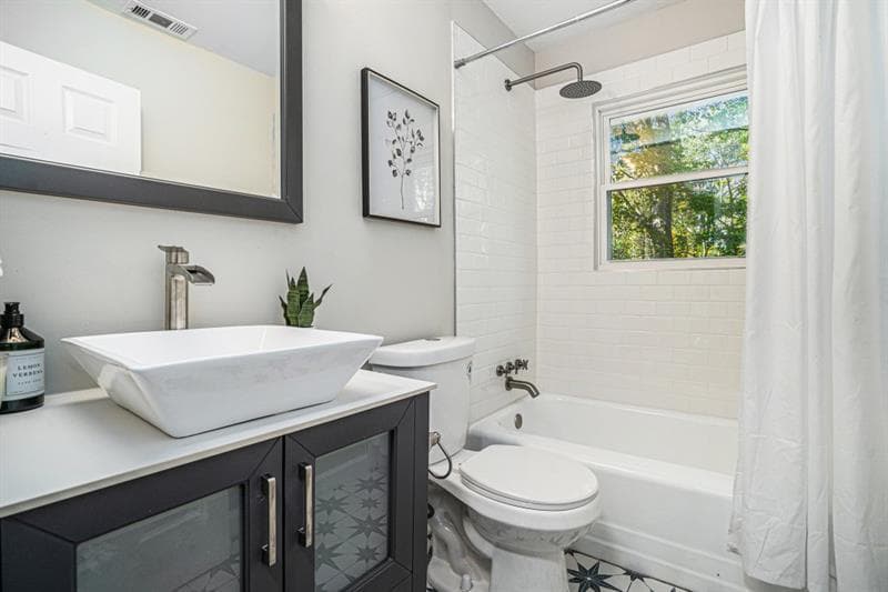 4 bedroom, 2 bathroom, 1,728 sq ft single family residence for sale at 2693 Washington Street, Atlanta, GA 30318 — photo 5