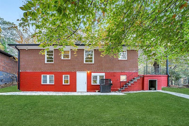 4 bedroom, 2 bathroom, 1,728 sq ft single family residence for sale at 2693 Washington Street, Atlanta, GA 30318 — photo 7