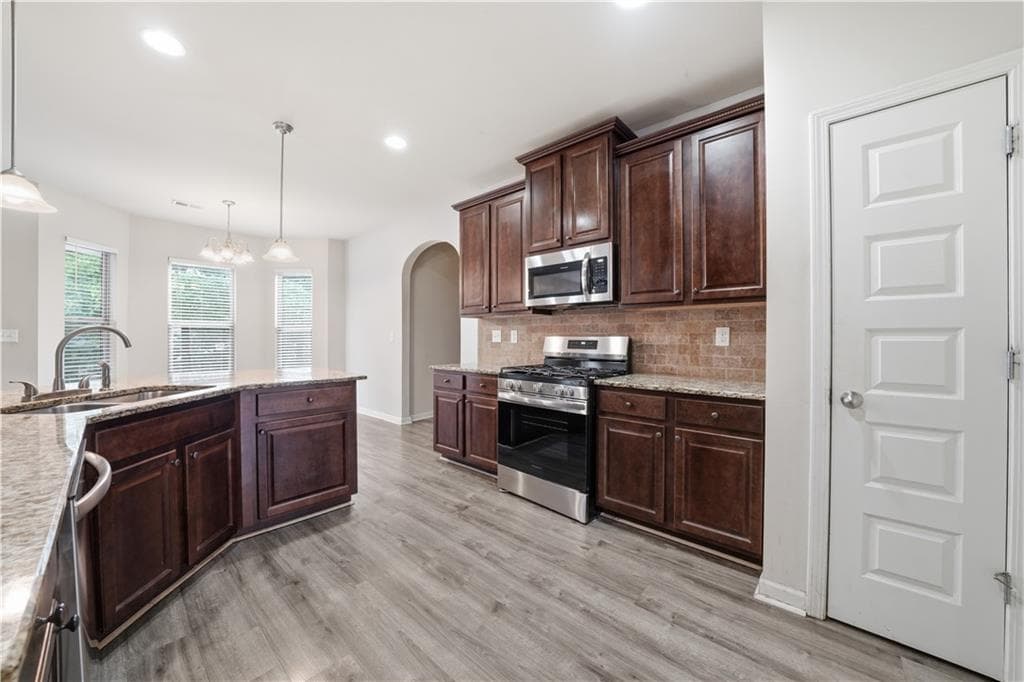 5 bedroom, 3 bathroom, 3,514 sq ft single family residence under contract at 1671 Stone Meadow Road, Lithonia, GA 30058 — photo 4