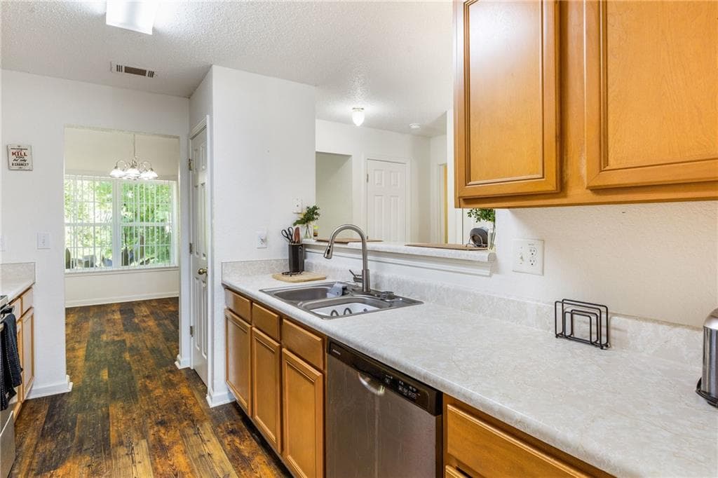 3 bedroom, 3 bathroom, 2,104 sq ft single family residence for sale at 565 Carlton Pointe Drive, Palmetto, GA 30268 — photo 10