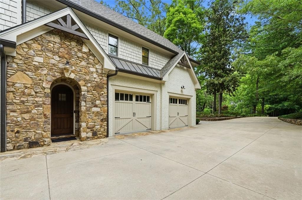 6 bedroom, 8 bathroom, 10,348 sq ft single family residence for sale at 625 W Northway Lane, Sandy Springs, GA 30342 — photo 7