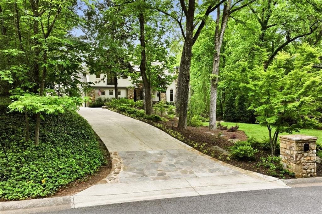 6 bedroom, 8 bathroom, 10,348 sq ft single family residence for sale at 625 W Northway Lane, Sandy Springs, GA 30342 — photo 4