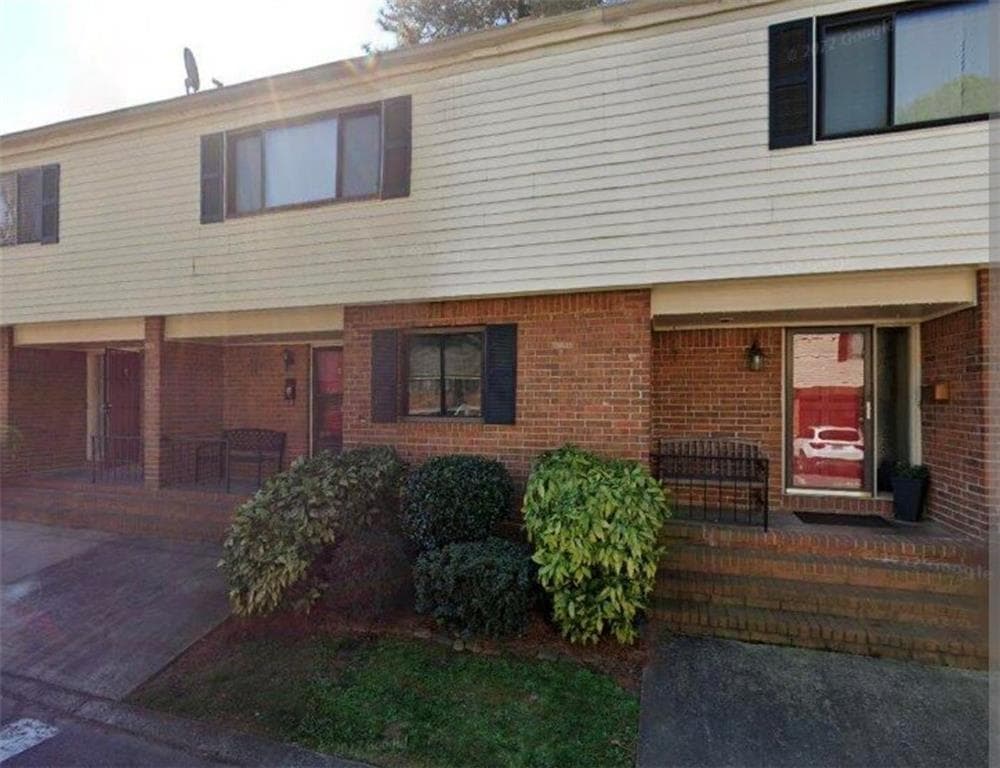 3 bedroom, 3 bathroom, 1,444 sq ft condominium for sale at 3332 Northcrest Road C, Atlanta, GA 30340