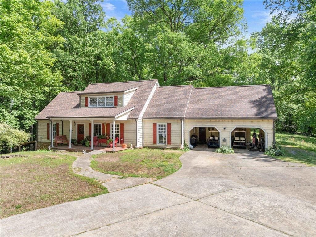 5 bedroom, 4 bathroom, 3,906 sq ft single family residence for sale at 5141 Strickland Road, Gainesville, GA 30507 — photo 3
