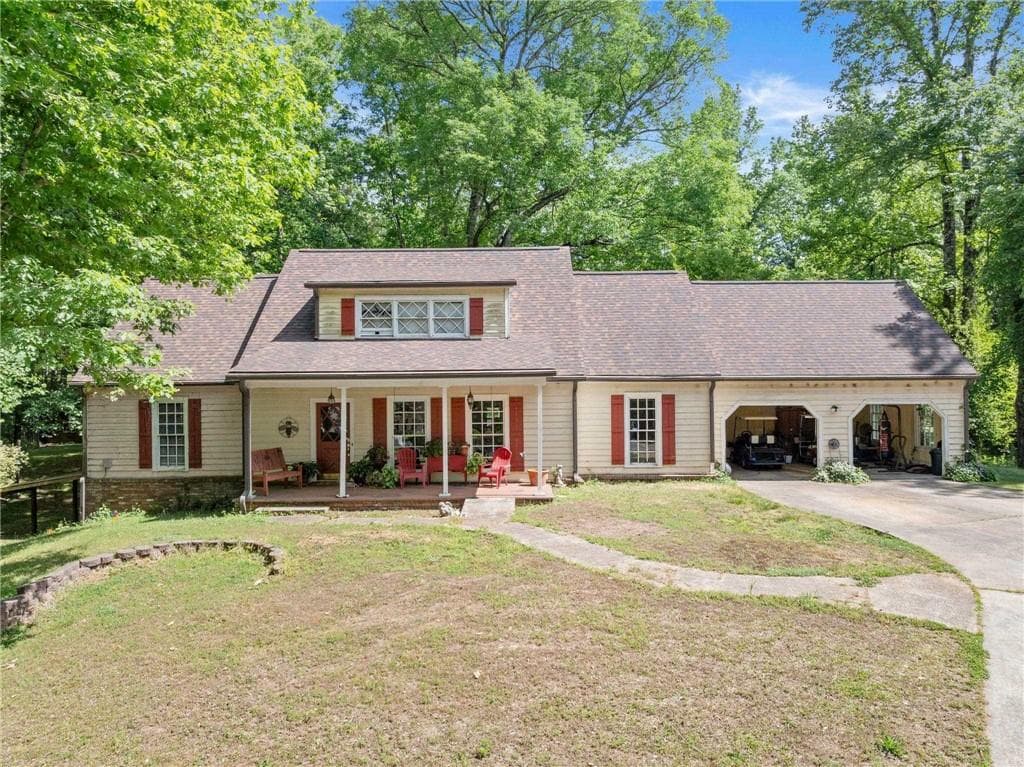 5 bedroom, 4 bathroom, 3,906 sq ft single family residence for sale at 5141 Strickland Road, Gainesville, GA 30507 — photo 4