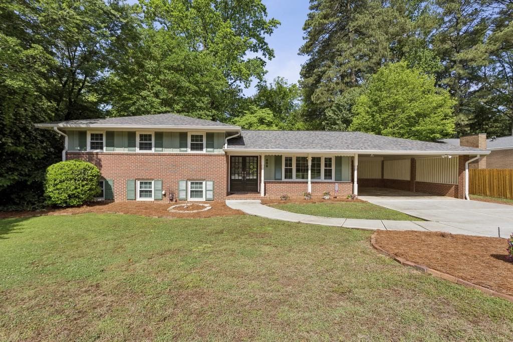 4 bedroom, 2 bathroom, 2,147 sq ft single family residence under contract at 688 Huntington Place, Marietta, GA 30067