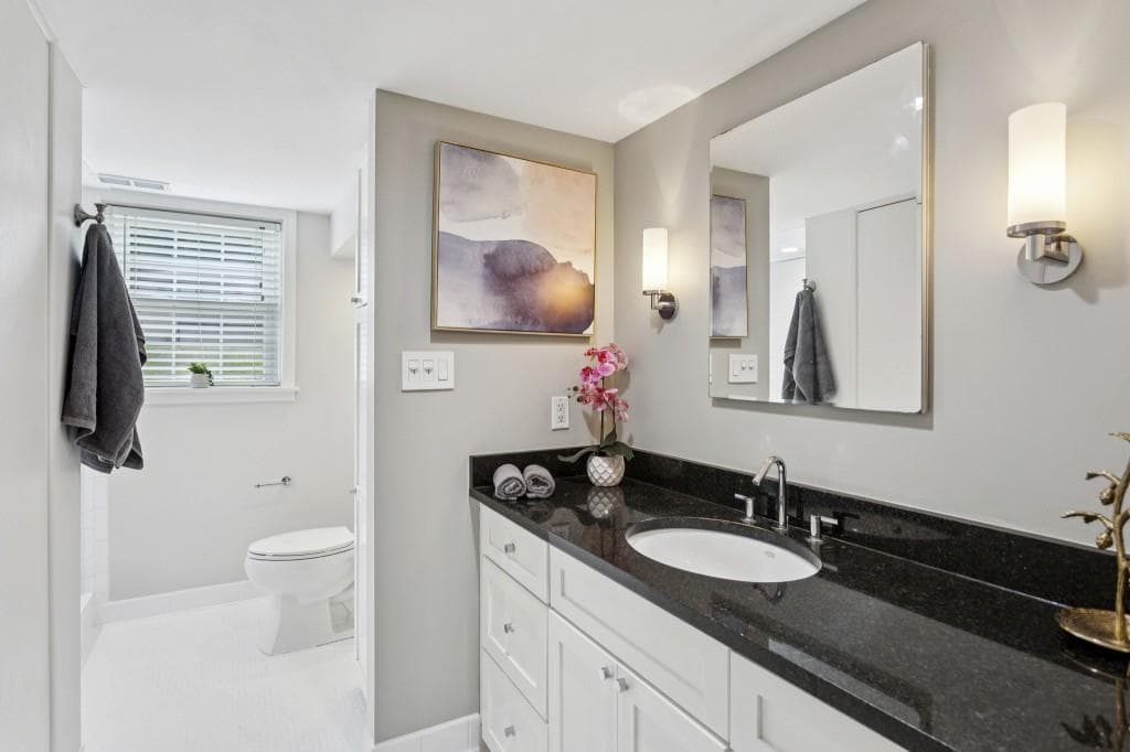 4 bedroom, 2 bathroom, 2,147 sq ft single family residence under contract at 688 Huntington Place, Marietta, GA 30067 — photo 6