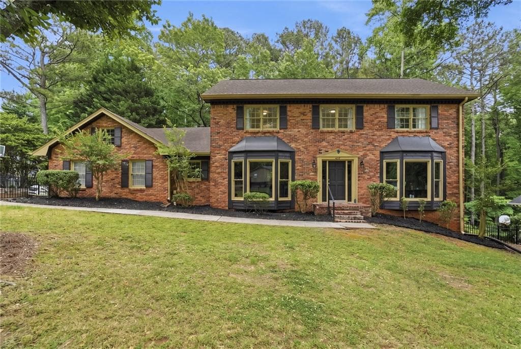 5 bedroom, 4 bathroom, 3,351 sq ft single family residence for sale at 600 Branch Valley Court, Roswell, GA 30076