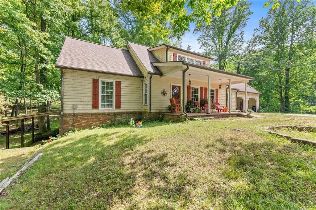 5 bedroom, 4 bathroom, 3,906 sq ft single family residence for sale at 5141 Strickland Road, Gainesville, GA 30507 — photo 5