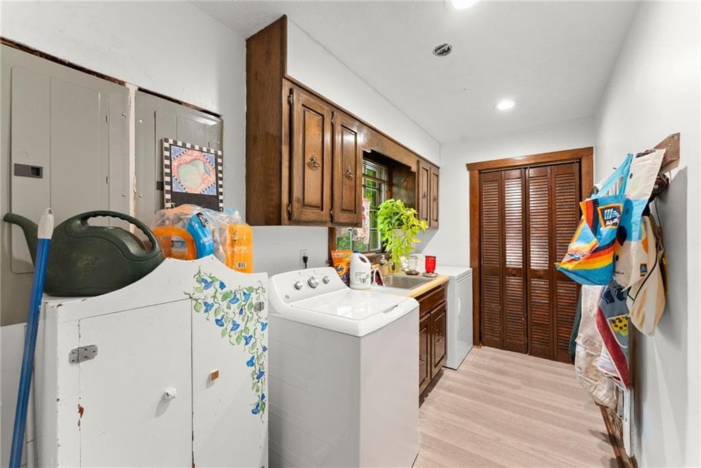 5 bedroom, 4 bathroom, 3,906 sq ft single family residence for sale at 5141 Strickland Road, Gainesville, GA 30507 — photo 6