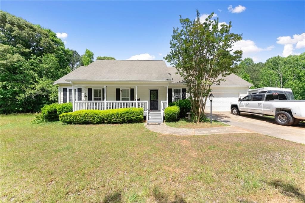 2 bedroom, 2 bathroom, 1,160 sq ft single family residence for sale at 5137 Strickland Road, Gainesville, GA 30507 — photo 3