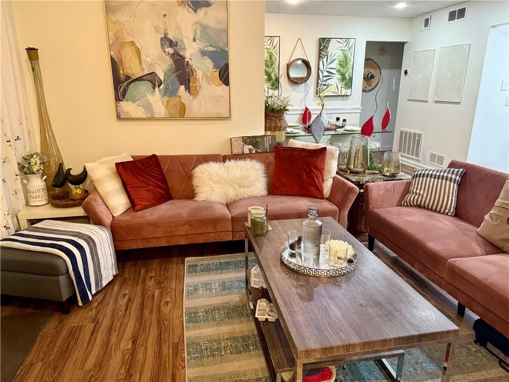 2 bedroom, 2 bathroom, 1,182 sq ft condominium for sale at 4005 Woodridge Way, Tucker, GA 30084 — photo 5