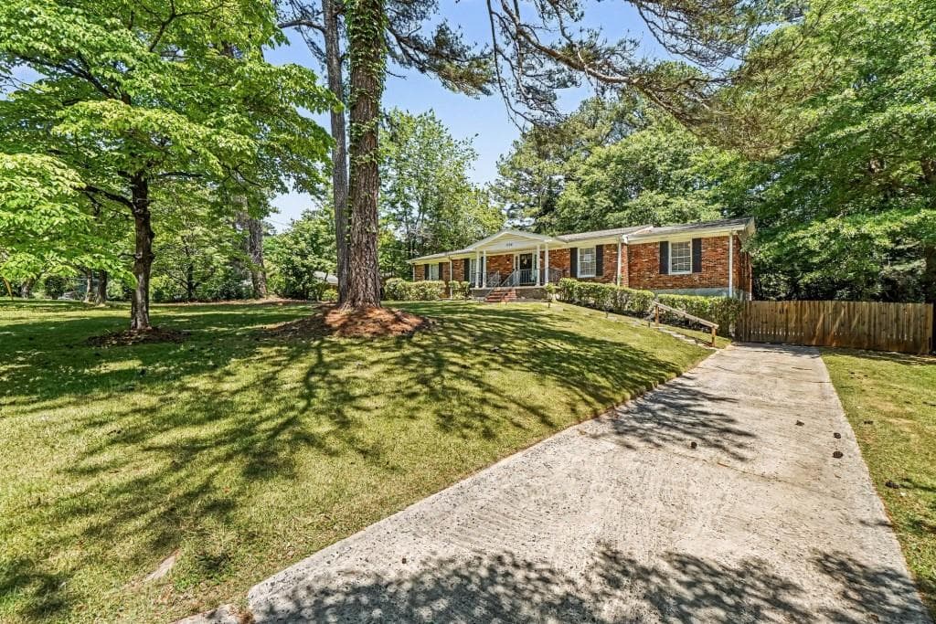 4 bedroom, 3 bathroom, 2,680 sq ft single family residence under contract at 1722 Timothy Drive, Atlanta, GA 30311 — photo 9