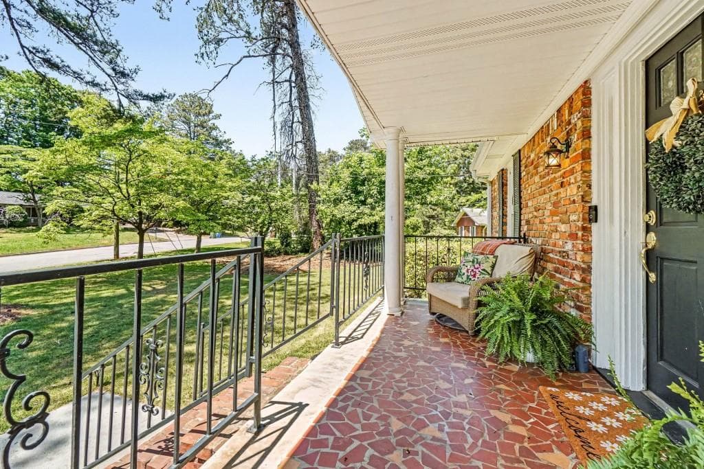 4 bedroom, 3 bathroom, 2,680 sq ft single family residence under contract at 1722 Timothy Drive, Atlanta, GA 30311 — photo 10