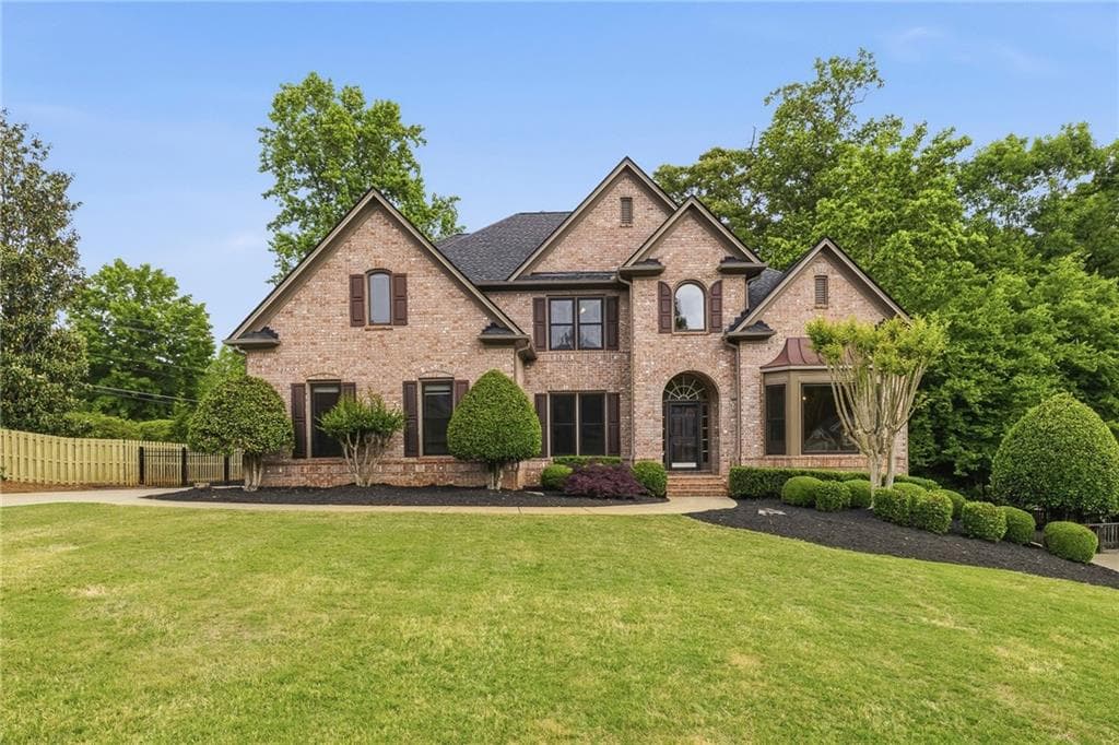 215 Lynwood Court, Roswell, GA 30075 — most recent listing photo
