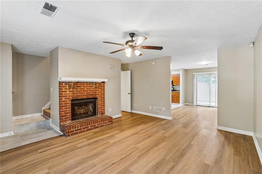 2 bedroom, 3 bathroom, 1,292 sq ft townhouse for sale at 181 Timber Creek Lane, Marietta, GA 30060 — photo 2