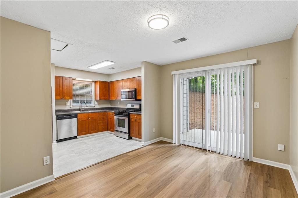 2 bedroom, 3 bathroom, 1,292 sq ft townhouse for sale at 181 Timber Creek Lane, Marietta, GA 30060 — photo 3