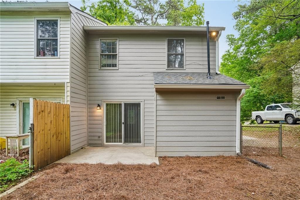 2 bedroom, 3 bathroom, 1,292 sq ft townhouse for sale at 181 Timber Creek Lane, Marietta, GA 30060 — photo 5