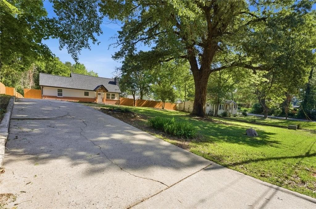 3 bedroom, 2 bathroom, 1,250 sq ft single family residence for sale at 2681 Oldknow Drive, Atlanta, GA 30318 — photo 3