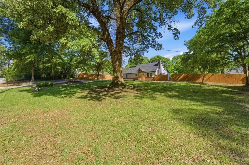 3 bedroom, 2 bathroom, 1,250 sq ft single family residence for sale at 2681 Oldknow Drive, Atlanta, GA 30318 — photo 2