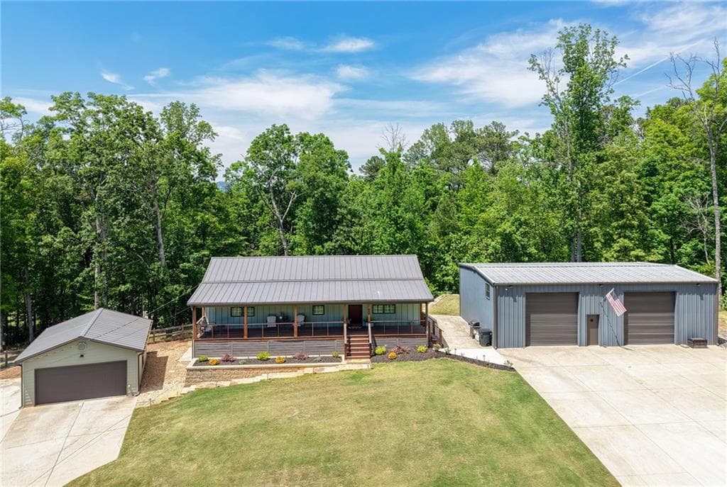 4 bedroom, 4 bathroom, 3,000 sq ft single family residence for sale at 1 Colonial Club Drive, Acworth, GA 30102 — photo 2
