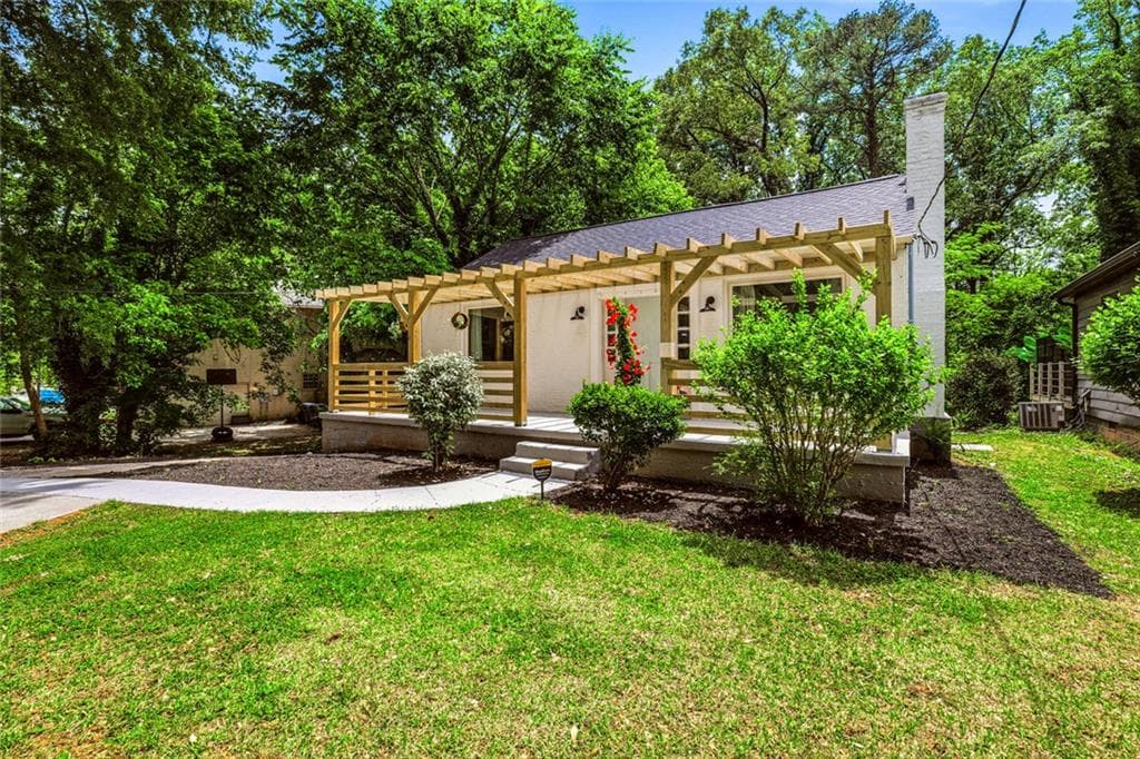 3 bedroom, 2 bathroom, 2,235 sq ft single family residence under contract at 2008 Beecher Road, Atlanta, GA 30311 — photo 2