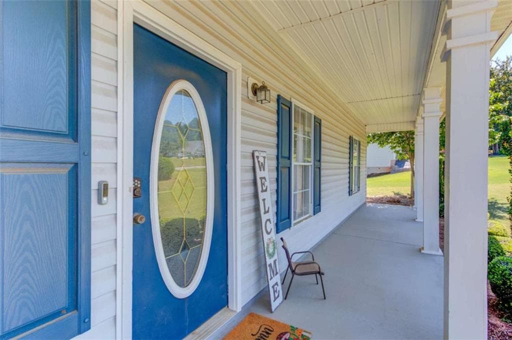 3 bedroom, 2 bathroom, 1,404 sq ft single family residence under contract at 502 Towler Shoals View, Loganville, GA 30052 — photo 3