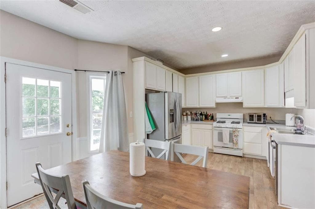 3 bedroom, 2 bathroom, 1,404 sq ft single family residence under contract at 502 Towler Shoals View, Loganville, GA 30052 — photo 6
