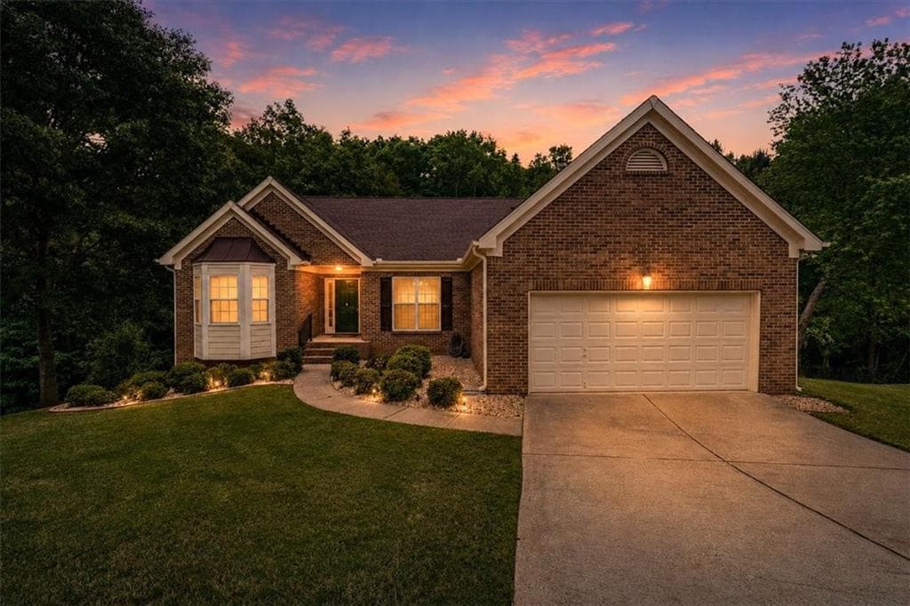 5 bedroom, 3 bathroom, 4,014 sq ft single family residence for sale at 8780 Amberfield Drive, Gainesville, GA 30506 — photo 2