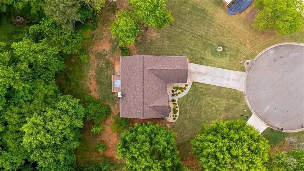 5 bedroom, 3 bathroom, 4,014 sq ft single family residence for sale at 8780 Amberfield Drive, Gainesville, GA 30506 — photo 6