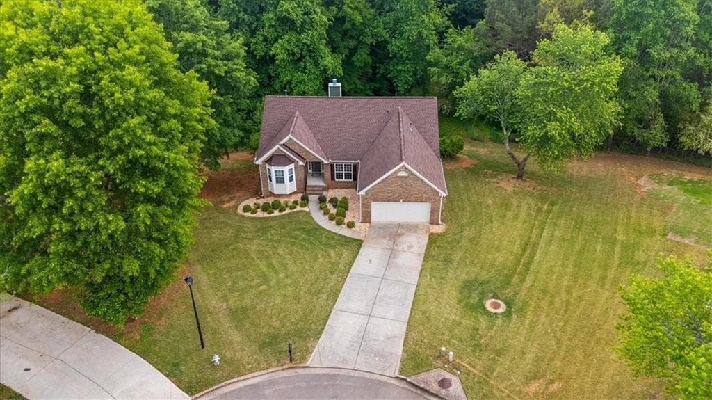 5 bedroom, 3 bathroom, 4,014 sq ft single family residence for sale at 8780 Amberfield Drive, Gainesville, GA 30506 — photo 3